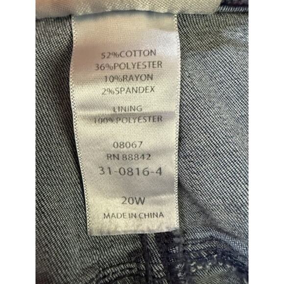 Catherines Women's Plus Size 20W Shimmer Cuff Jeweled Capris Jeans - Picture 3 of 4